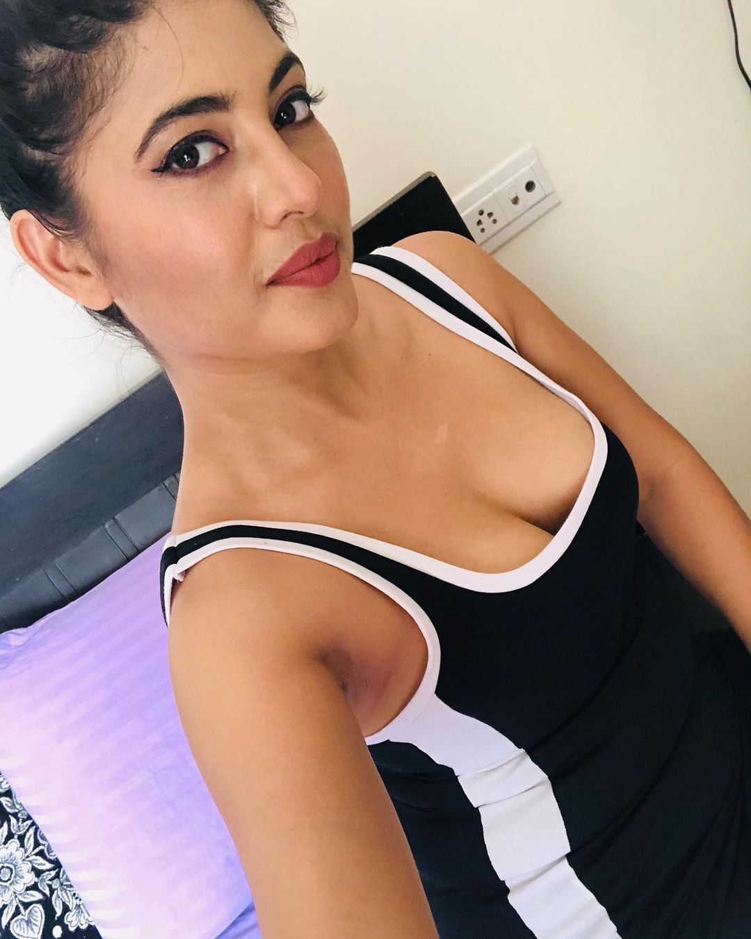20+ Hot Photos Of Ullu App Actress Poonam Rajput 12 Actress Poonam Rajput Hot Photos 009