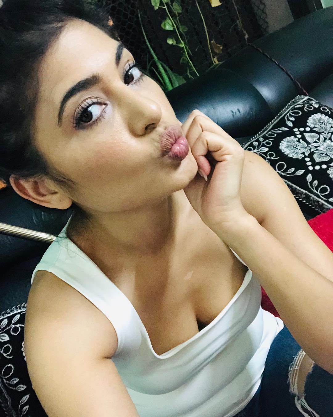 20+ Hot Photos Of Ullu App Actress Poonam Rajput 16 Actress Poonam Rajput Hot Photos 013