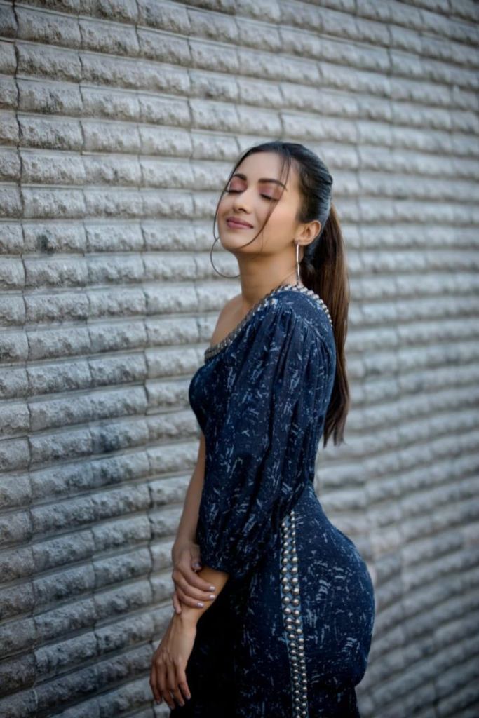 40+ Catherine Tresa Hot Glamorous Photos Gallery 40 Catherine Tresa 1 2