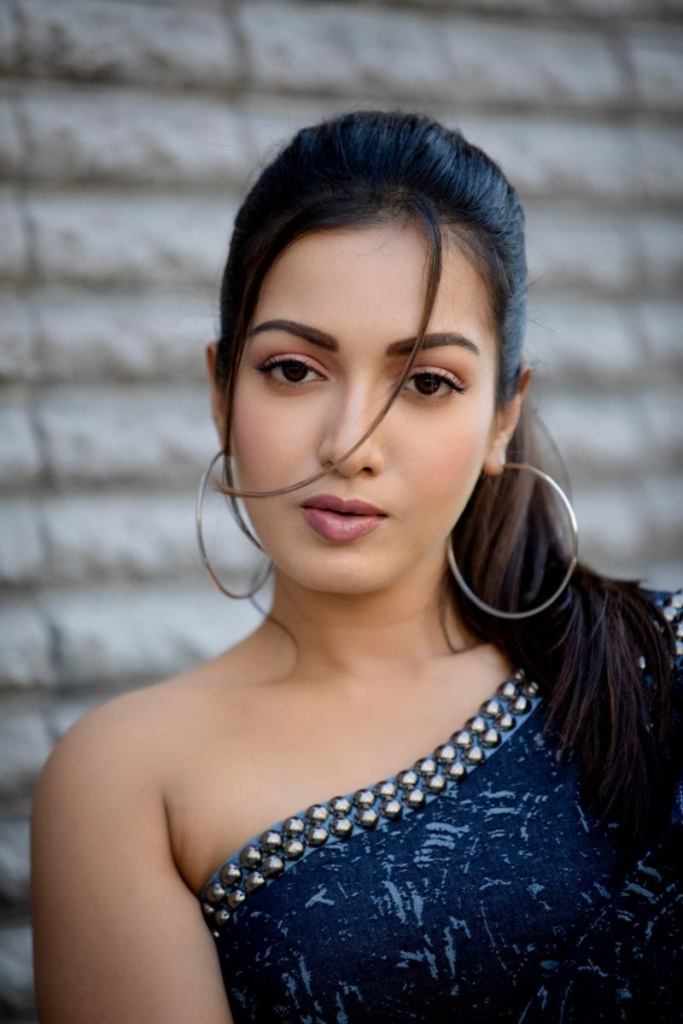 40+ Catherine Tresa Hot Glamorous Photos Gallery 19 Catherine Tresa 4