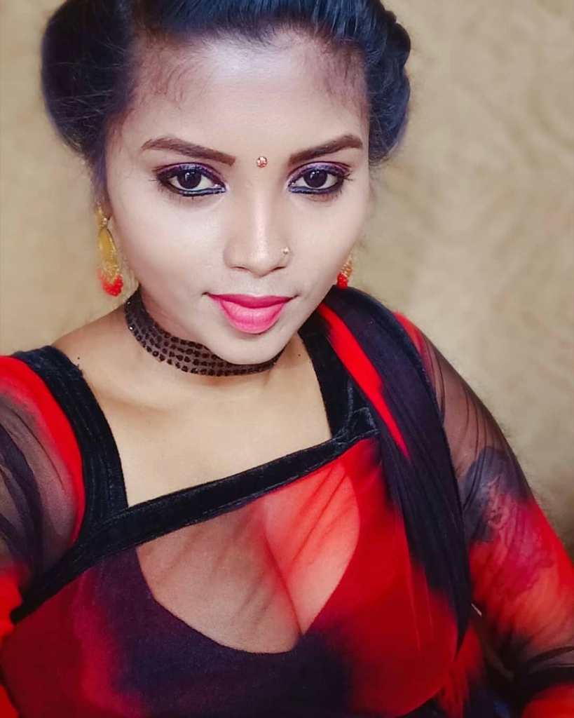 40+ VIDEO CREATOR MODEL LUCKY ELAKKIYA HOT BOLD PHOTOS 15 Elakkiya 1