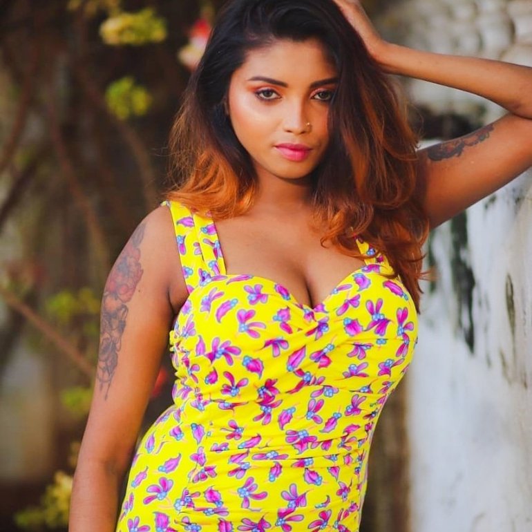 40+ VIDEO CREATOR MODEL LUCKY ELAKKIYA HOT BOLD PHOTOS 40 Elakkiya 14