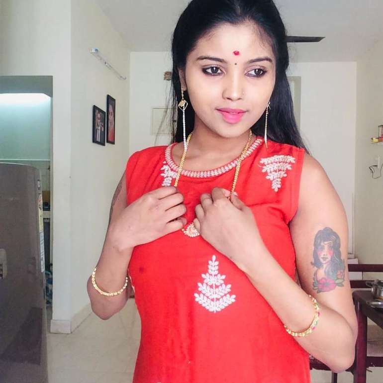 40+ VIDEO CREATOR MODEL LUCKY ELAKKIYA HOT BOLD PHOTOS 44 Elakkiya 18