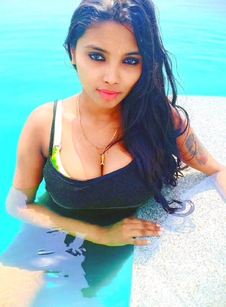 40+ VIDEO CREATOR MODEL LUCKY ELAKKIYA HOT BOLD PHOTOS 14 Elakkiya 26
