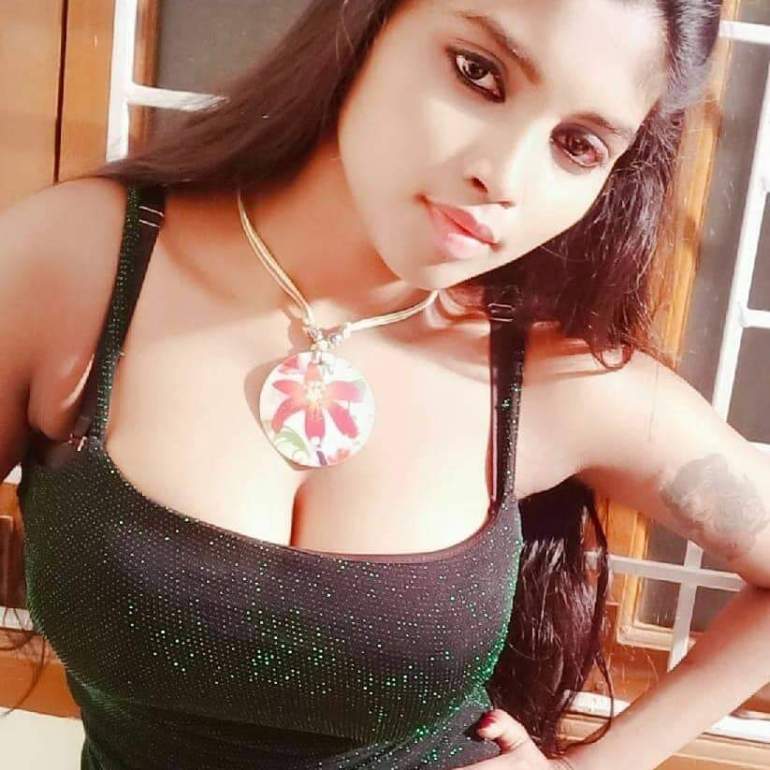 40+ VIDEO CREATOR MODEL LUCKY ELAKKIYA HOT BOLD PHOTOS 23 Elakkiya 3