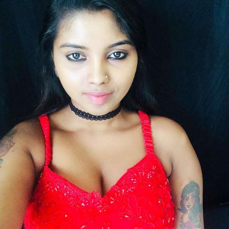 40+ VIDEO CREATOR MODEL LUCKY ELAKKIYA HOT BOLD PHOTOS 18 Elakkiya 5