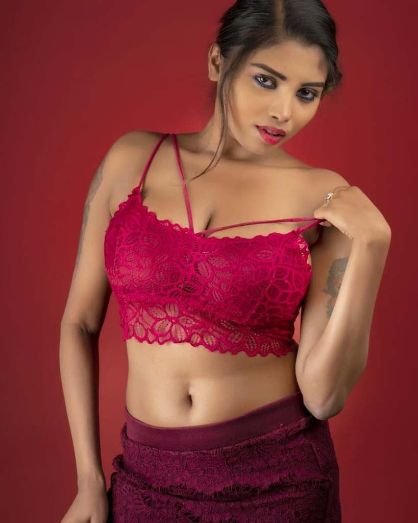 40+ VIDEO CREATOR MODEL LUCKY ELAKKIYA HOT BOLD PHOTOS 19 Elakkiya 8