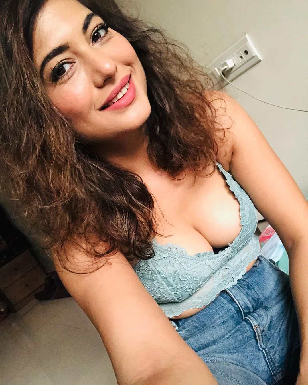 15+ Poonam Rajput Hot Selfie Pics- Actress from Mirzapur and Dance Bar Ullu App 21 Poonam Rajput Hot Selfie Pics Cleavage Show Bollywood Movies Web Series Actress 2012