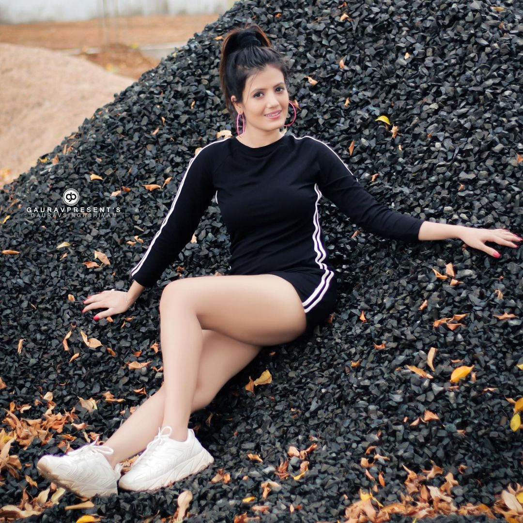 40+ YouTuber Singer Khwahish Gal Hot Beautiful Photos Gallery 45 khwahish gal 183631903 921303788709181 3107135306364153712 n