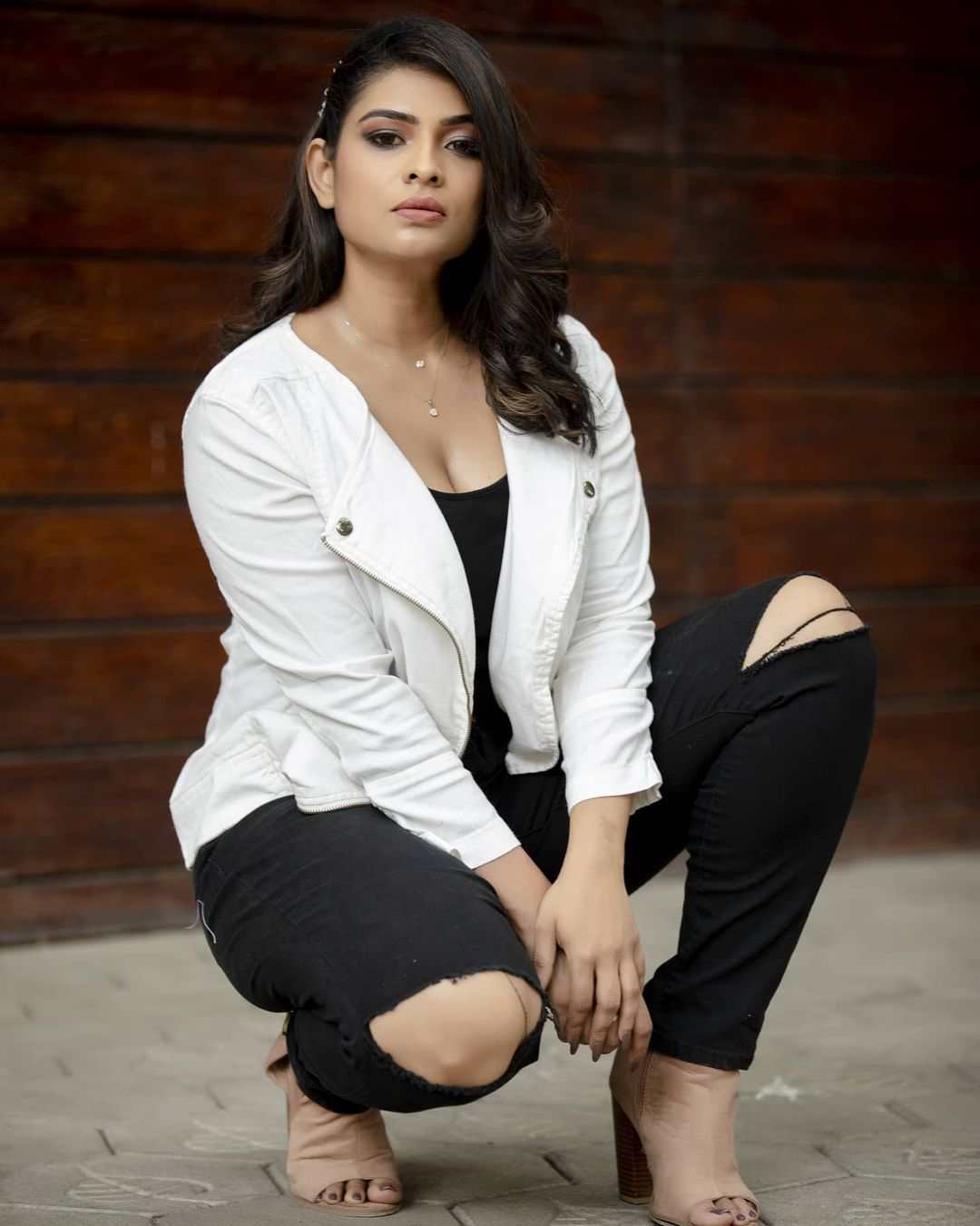 15+ Hot Photos Of VJ Maheswari Chanakyan, Tamil Actress & TV Host 15 VJ Maheswari Chanakyan Tamil TV Actress 005
