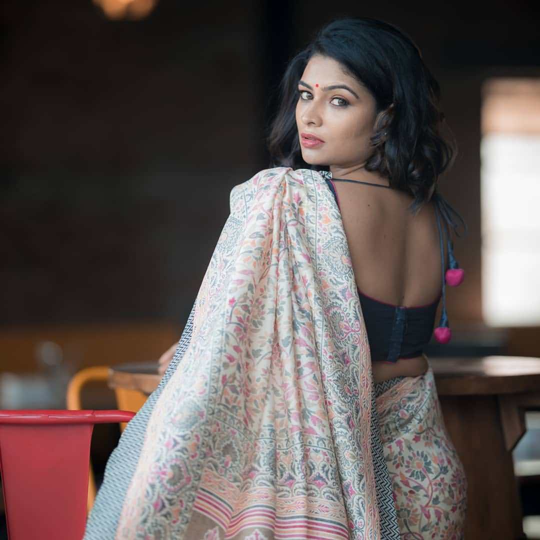 15+ Hot Photos Of VJ Maheswari Chanakyan, Tamil Actress & TV Host 10 VJ Maheswari Chanakyan