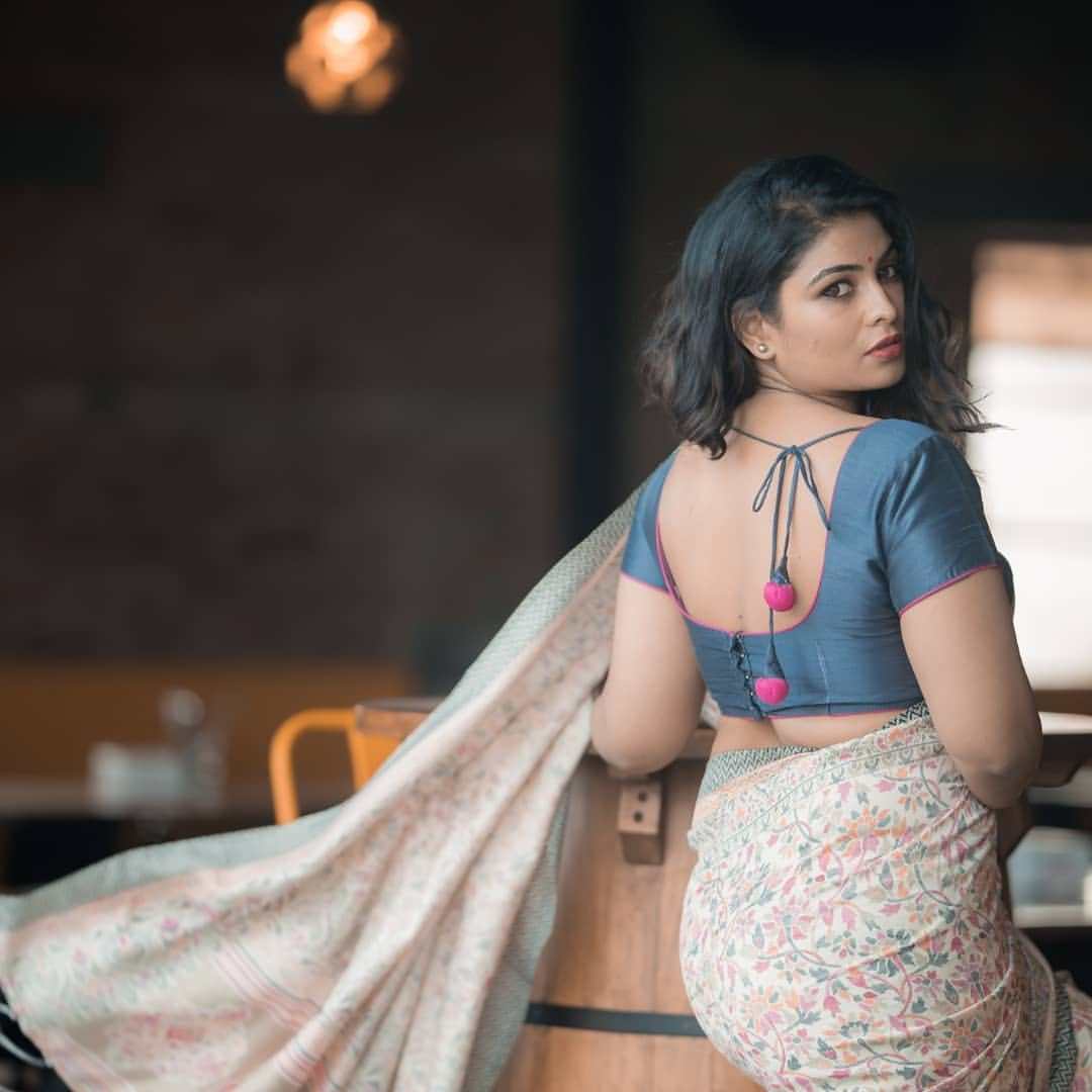 15+ Hot Photos Of VJ Maheswari Chanakyan, Tamil Actress & TV Host 11 VJ Maheswari