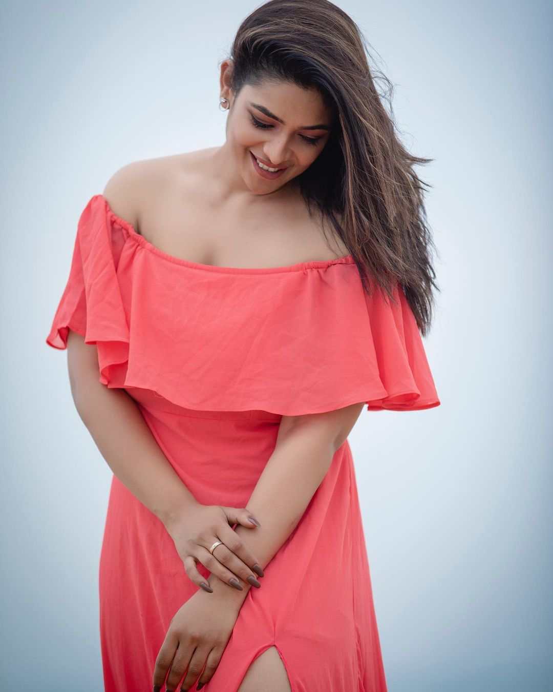 15+ Hot Photos Of VJ Maheswari Chanakyan, Tamil Actress & TV Host 16 VJ Maheswari Chanakyan Tamil TV Actress 009
