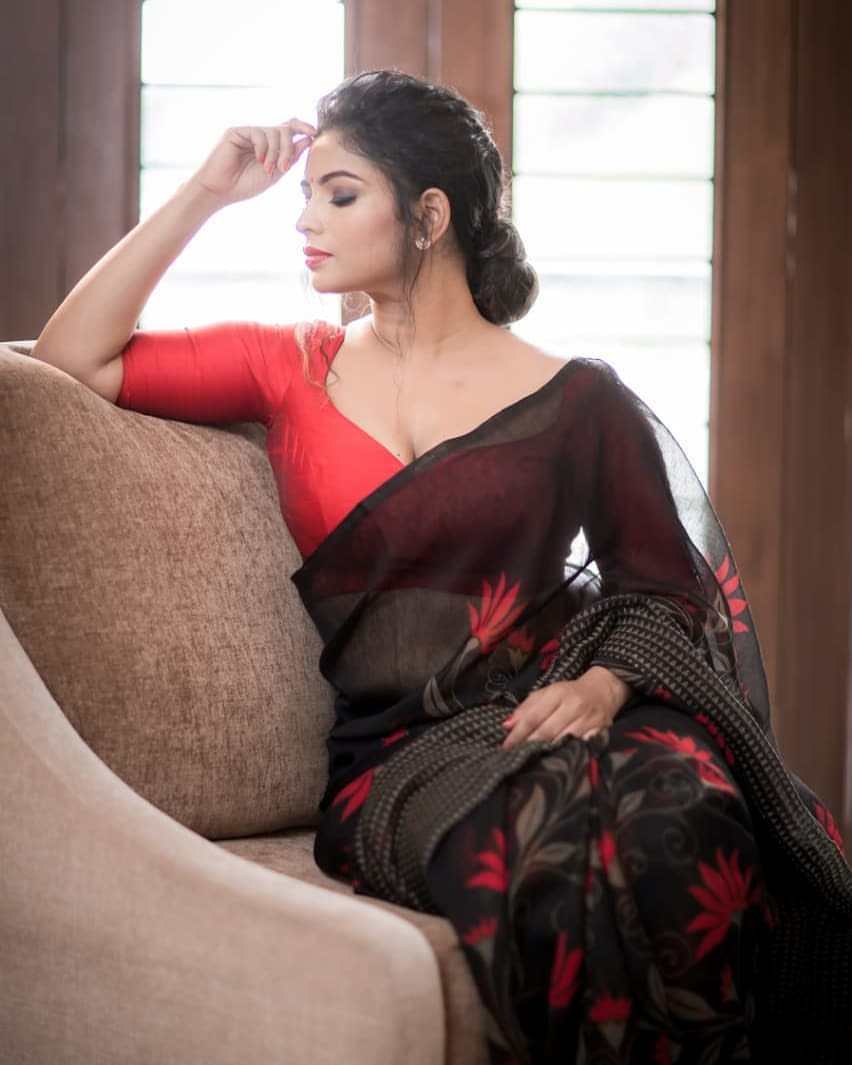 15+ Hot Photos Of VJ Maheswari Chanakyan, Tamil Actress & TV Host 23 VJ Maheswari Chanakyan Tamil TV Actress 016