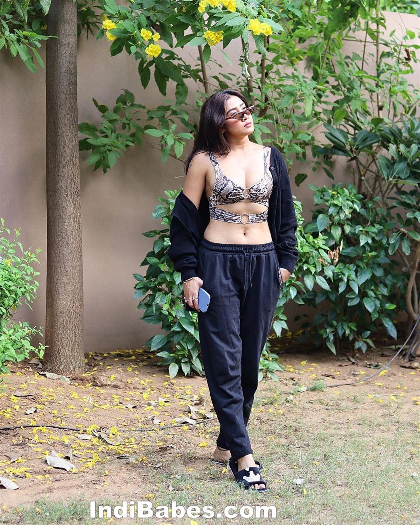 40+ Sofia Ansari Hot Beautiful HD Photos- Famous Instagram Model 19 Sofia Ansari navel