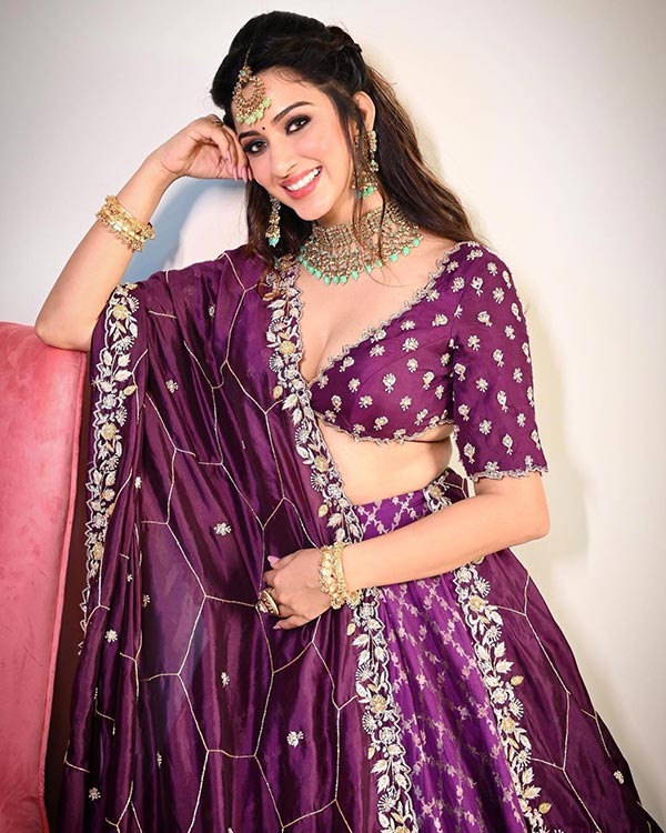 Esshanya Maheshwari Hot Photos in cleavage-baring purple Indian outfit 19 esshanya maheshwari cleavage indian outfit 11