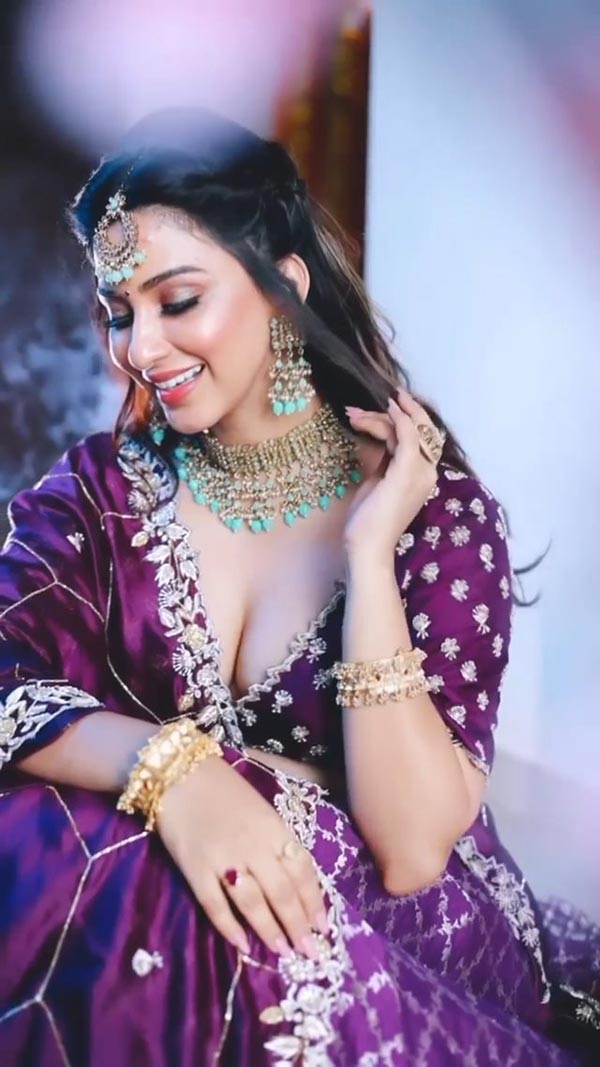 Esshanya Maheshwari Hot Photos in cleavage-baring purple Indian outfit 12 Esshanya Maheshwari