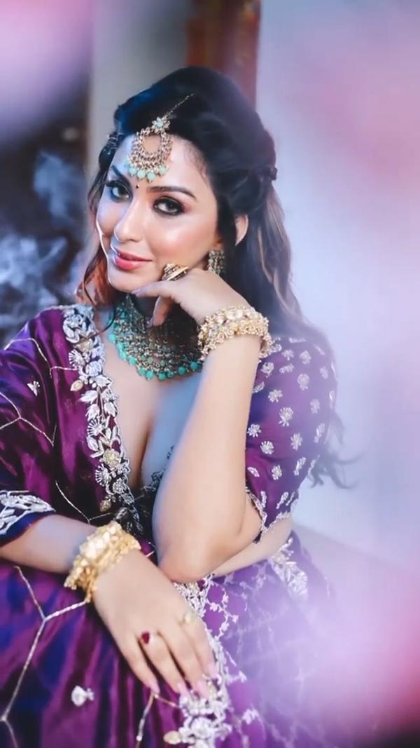 Esshanya Maheshwari Hot Photos in cleavage-baring purple Indian outfit 14 esshanya maheshwari cleavage indian outfit 6