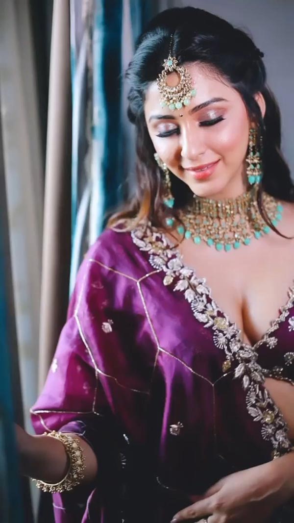 Esshanya Maheshwari Hot Photos in cleavage-baring purple Indian outfit 16 esshanya maheshwari cleavage indian outfit 8