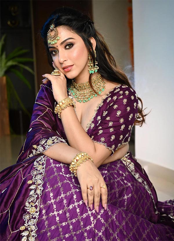 Esshanya Maheshwari Hot Photos in cleavage-baring purple Indian outfit 17 esshanya maheshwari cleavage indian outfit 9