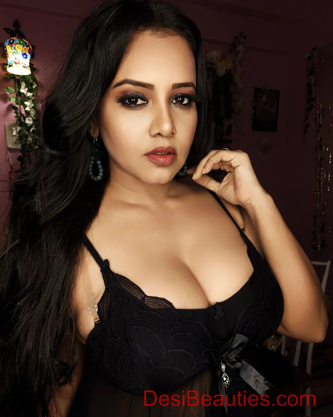 Palang Tod Ullu App Actress Priya Gamre Hot Photos in Black Bra 20 Priya Gamre ullu actress 20