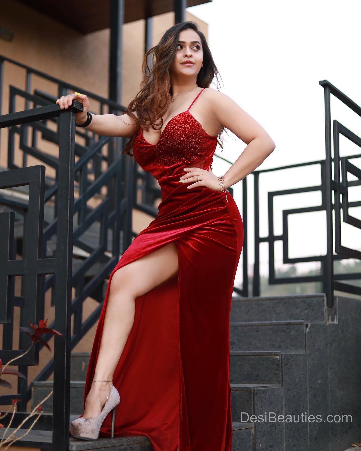TV Actress Prajakta Dusane Beautiful Pics on Red Dress 13 Prajakta Dusane in red 02