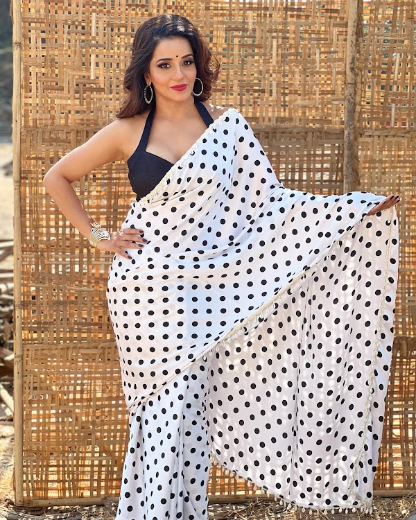 Bhojpuri Actress Monalisa in white saree with black blouse flaunting cleavage 11 monalisa white saree cleavage curvy tv actress 20 285 29