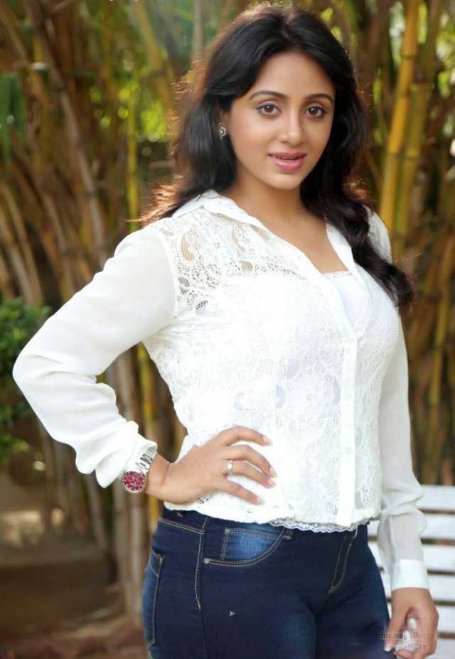 Eden-Kuriakose-Hot-Photoshoot-Photos-Gallery (13)