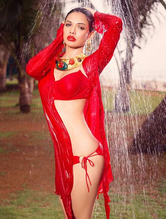 Top 15 Sara Loren Hot, Sexy, Newest Photos 10 Sara Loren Red Hot Dress Pose