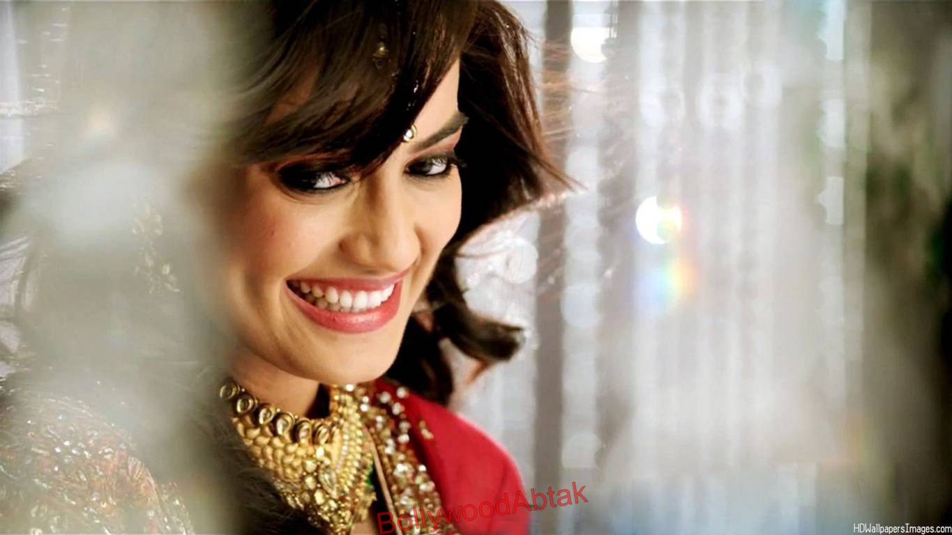 Surbhi Jyoti  (04)