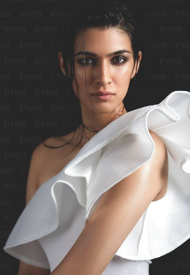 Kriti Sanon hot in white 3