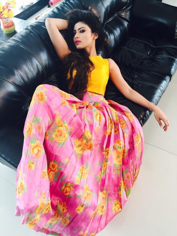 Pretty Mouni Roy 4