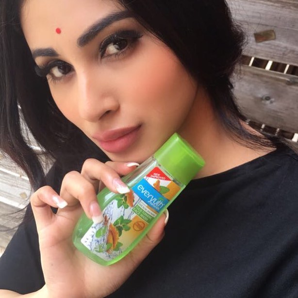 Mouni Roy Bold Photo 17