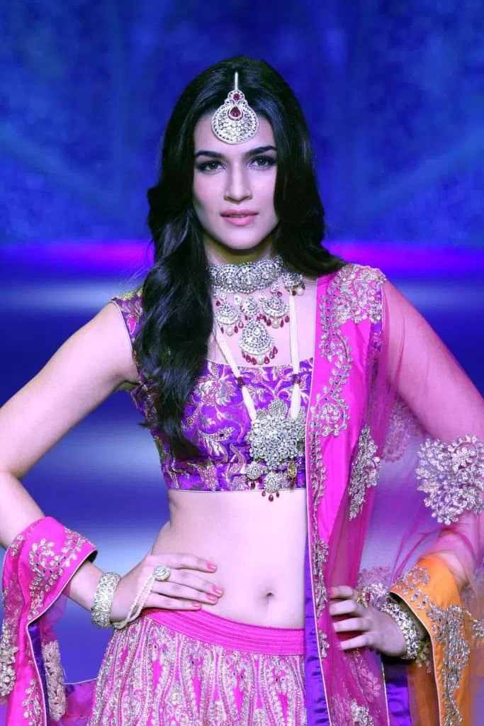 Kriti Sanon gud looking