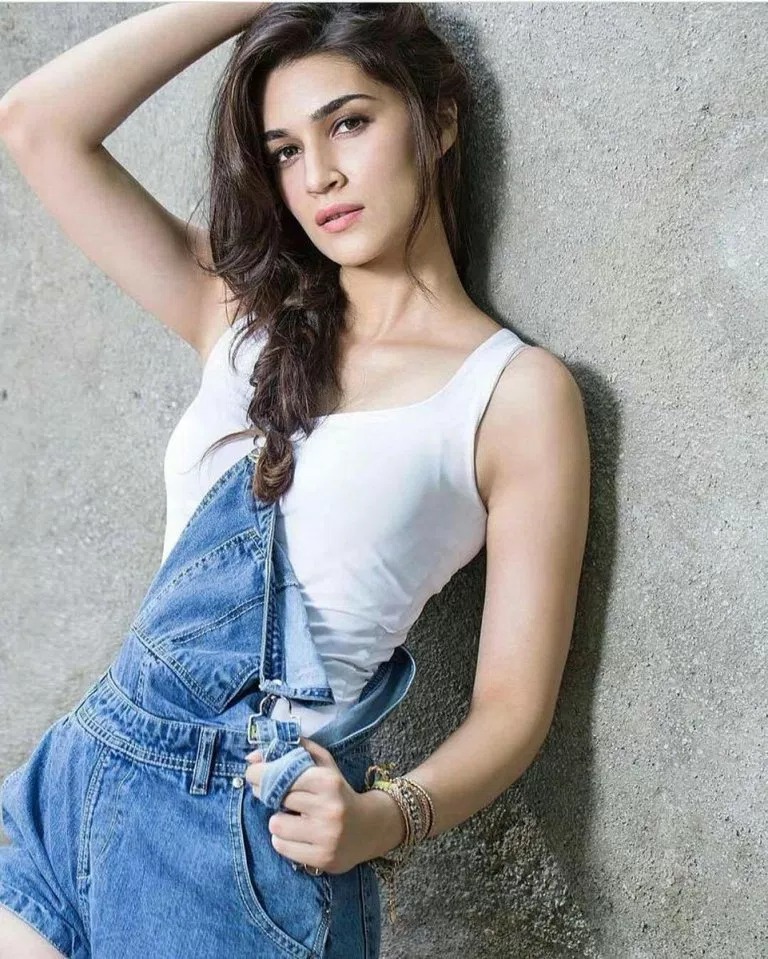 Kriti Sanon hotty