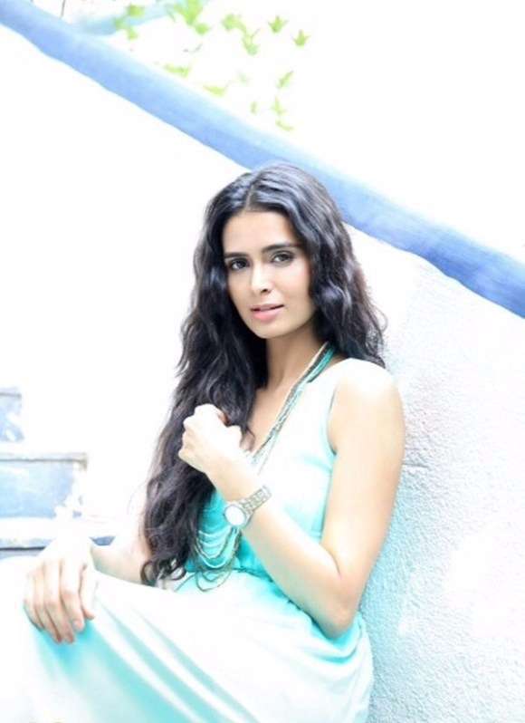 Meenakshi Dixit Hot Unseen Pictu 8