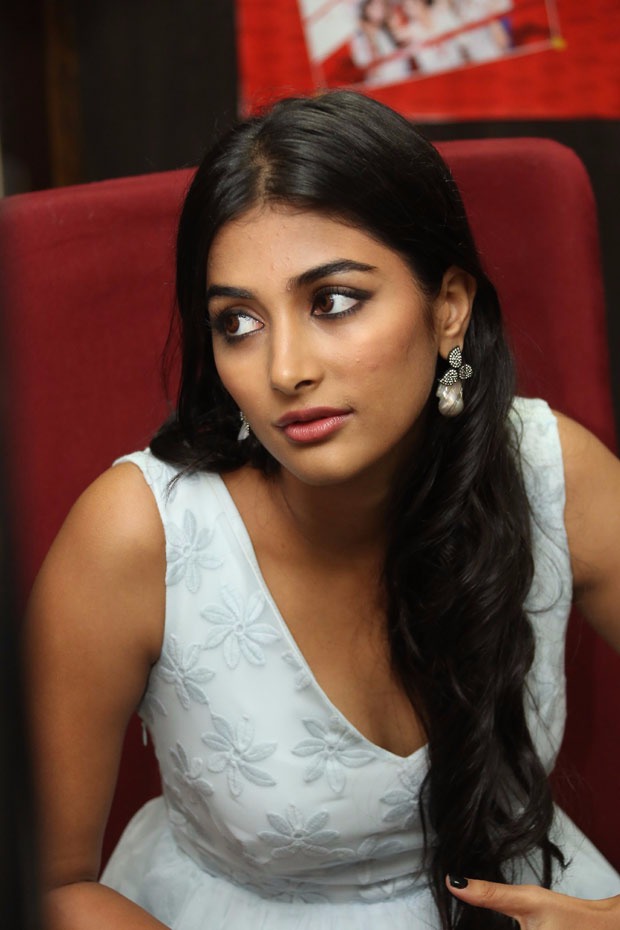 Pooja Hegde New Sexy Pictures 12