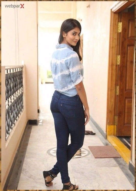 Pooja Hegde New Sexy Pictures 16