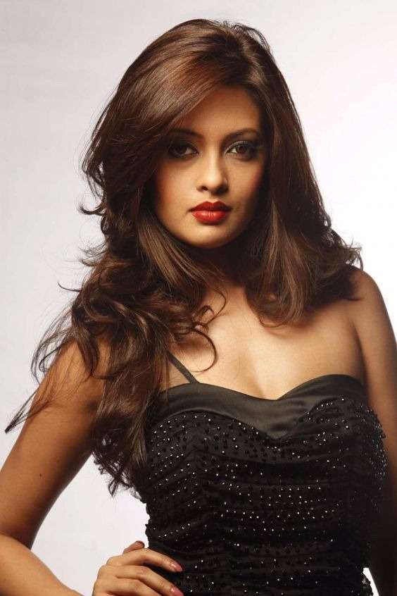 Riya Sen Hot Bikini Pictures 8