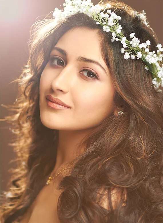 Sayesha Saigal sexy