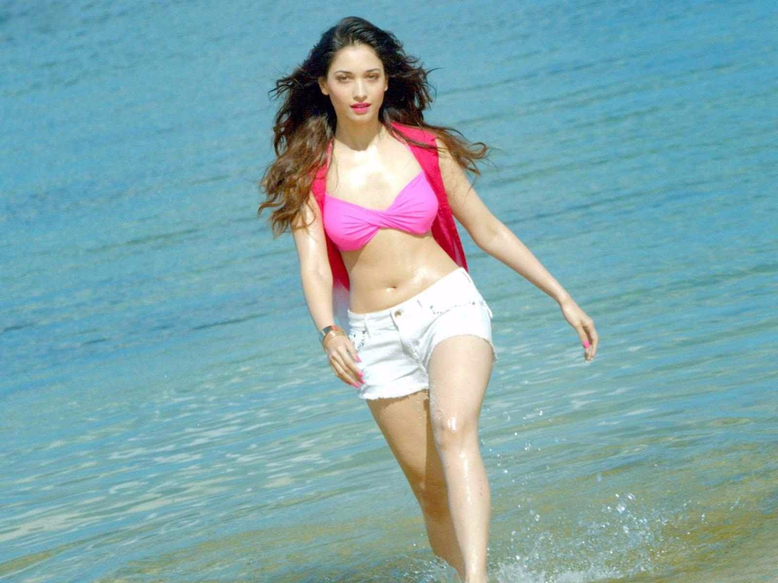 Tamanna Bhatia Hot Wallpaper com