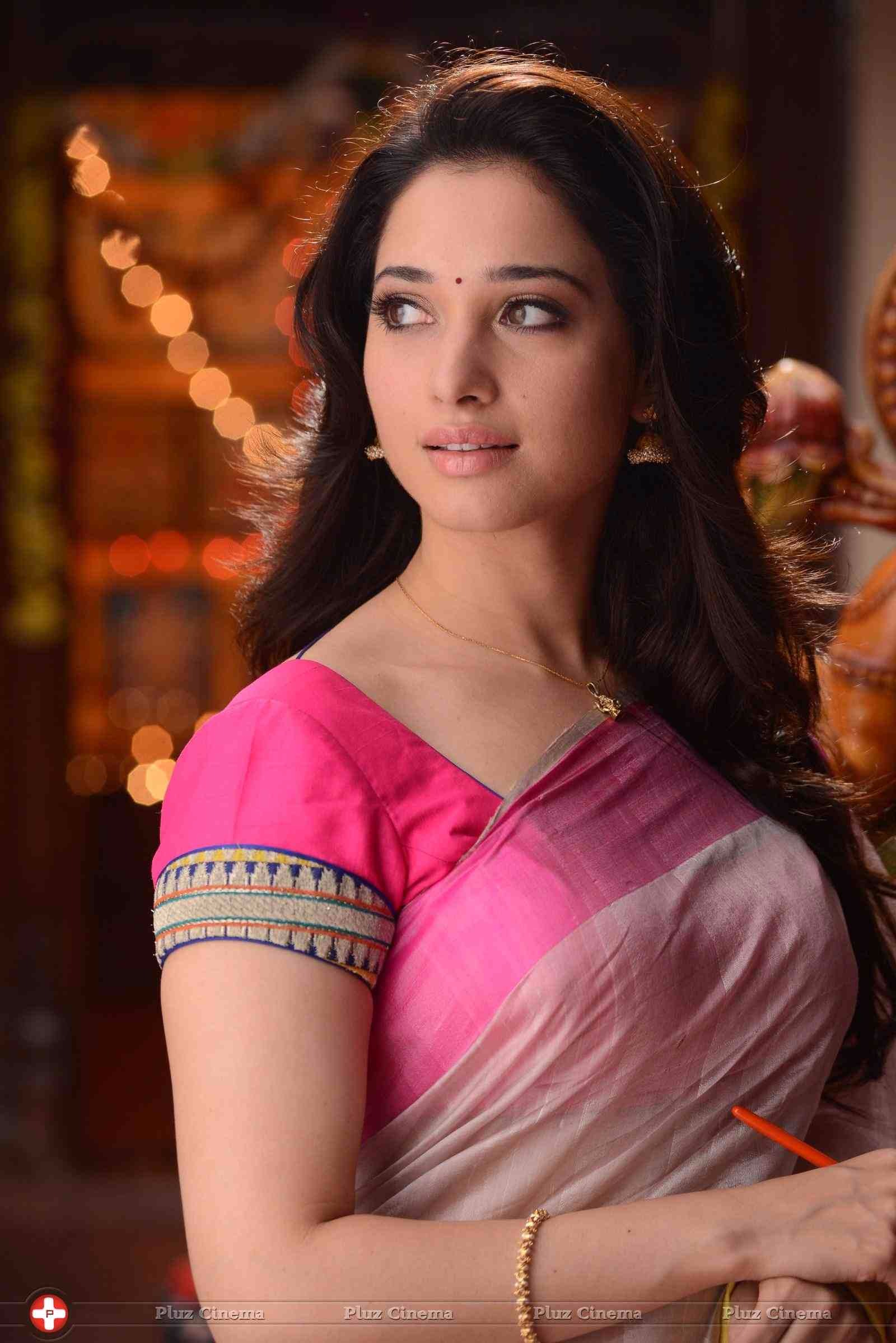 Tamannaah Bhatia too sexy in saree pic