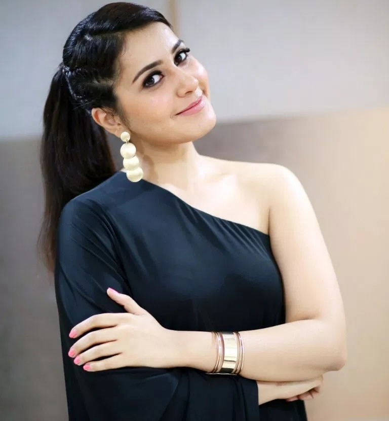 rashi khanna smile