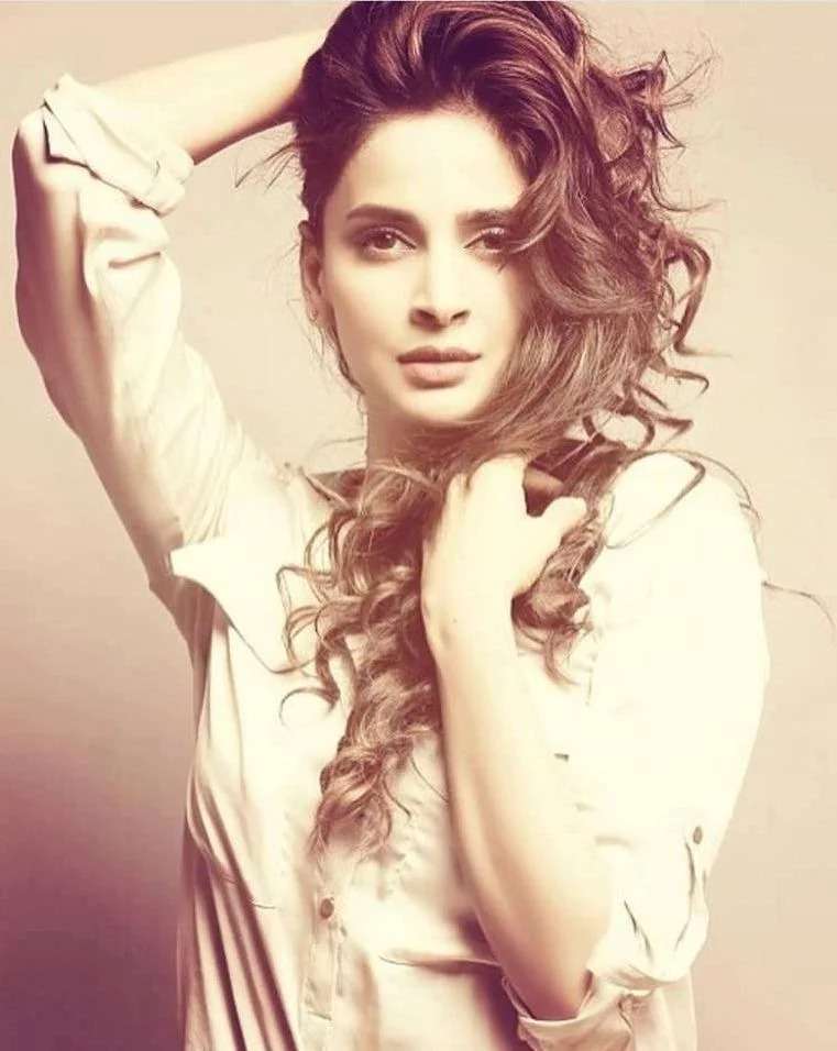 saba qamar sexy pose