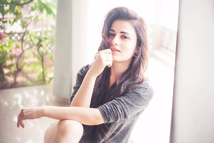 Radhika Madan Ganti Gaya Rambut