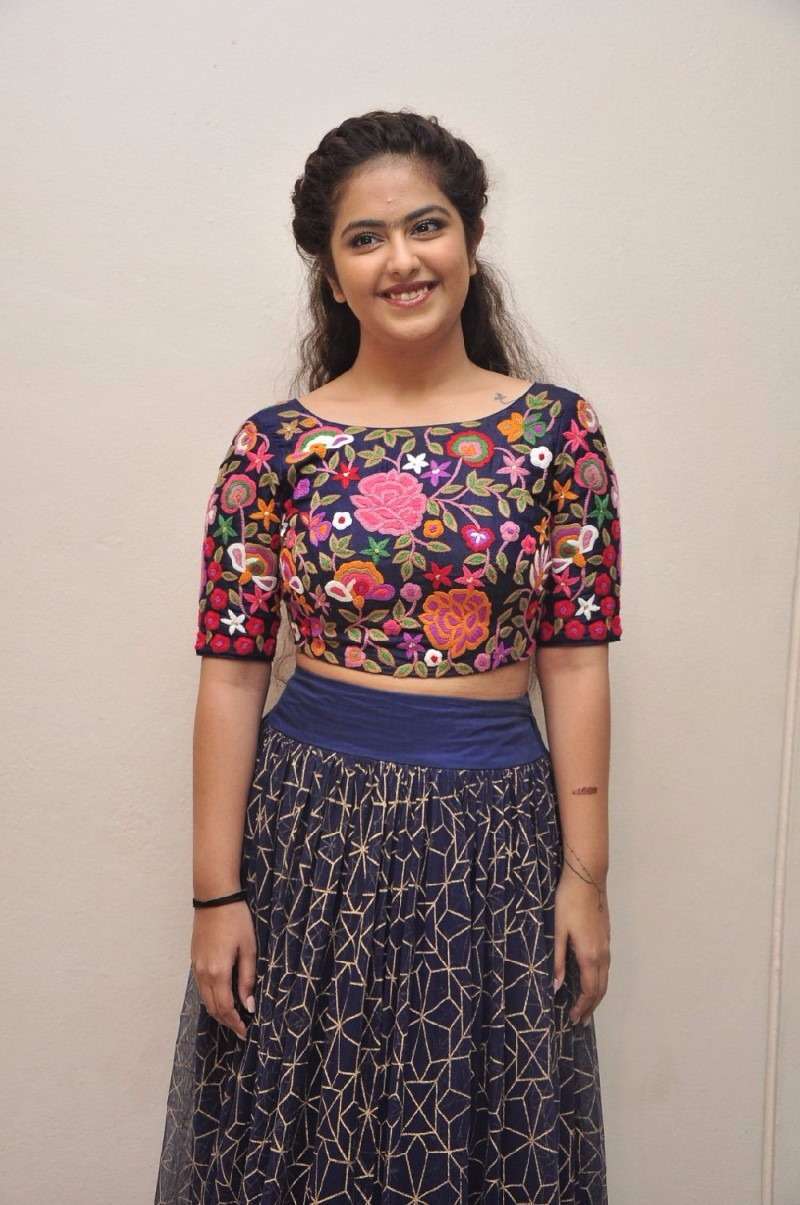 avika gor hot images in shorts