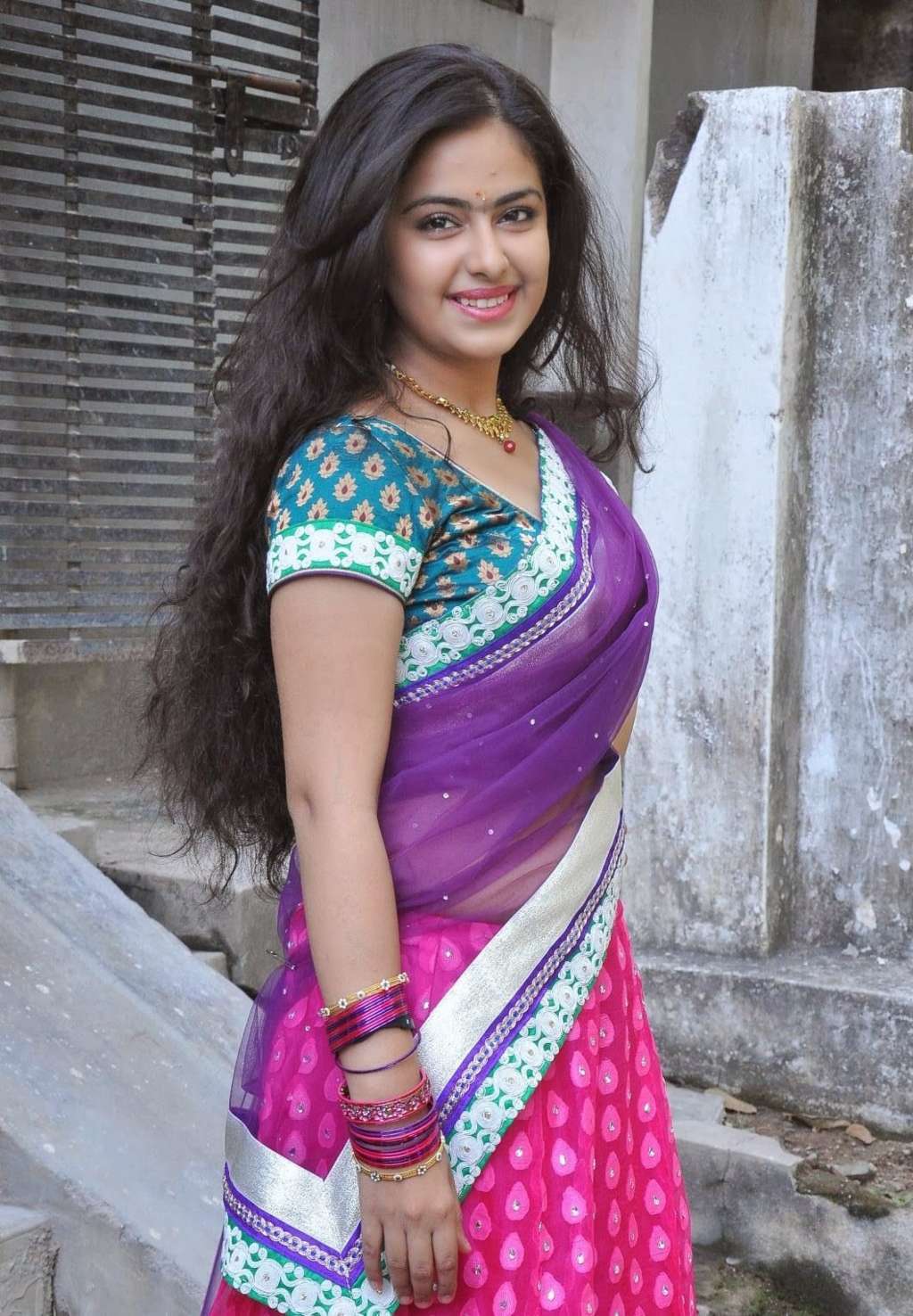 avika gor hot stills in saree