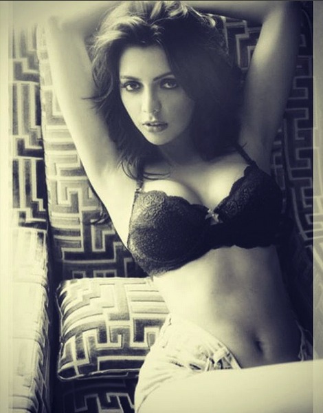 Ruhi Singh Hot Unseen Bikini, Bra Wallpapers,Photoshoot, Wiki 10 ruhi singh bikini pics