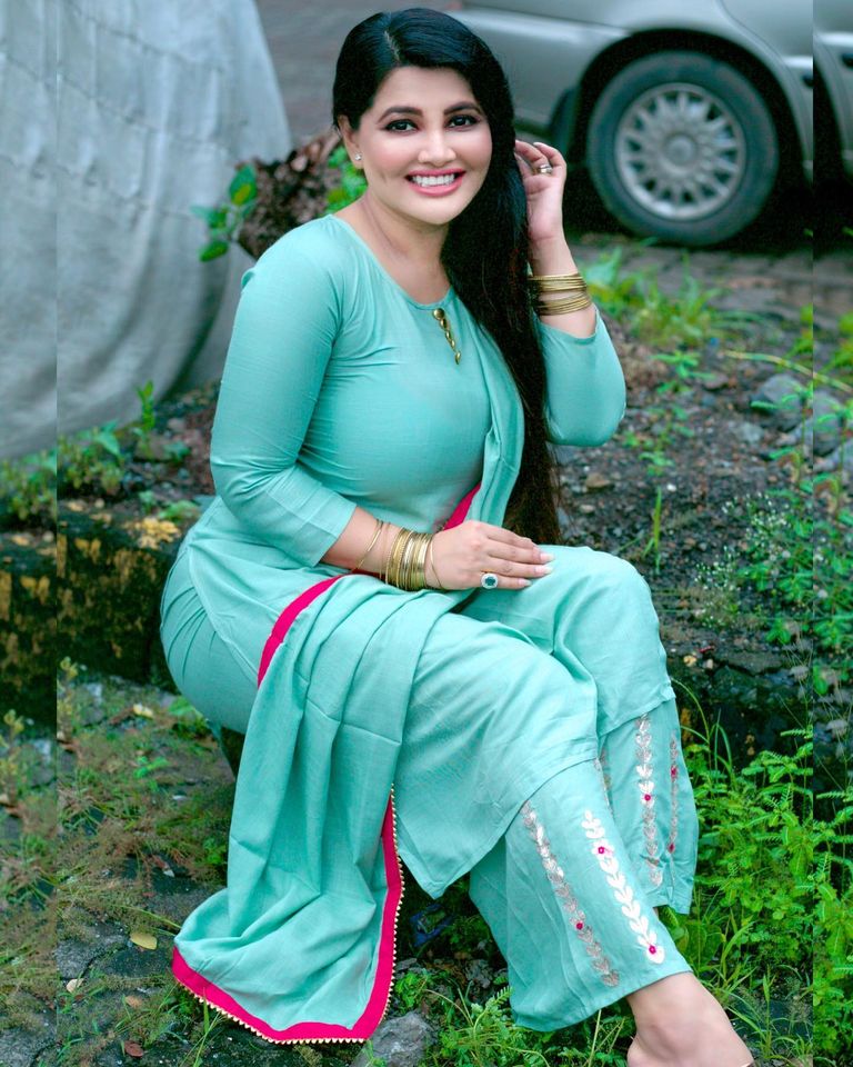 punjabi model Khushi Gadhvi