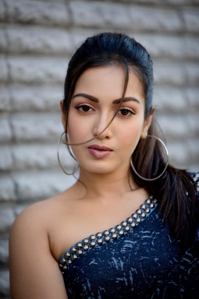 Catherine Tresa 4